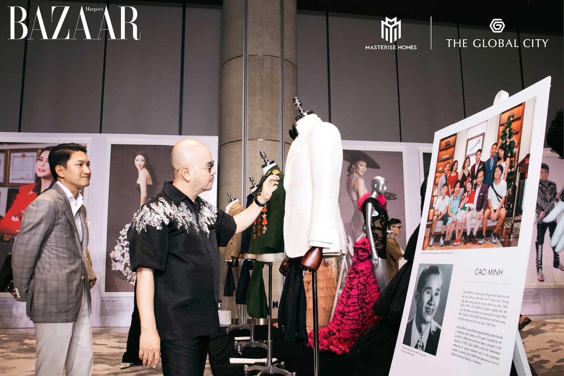 Tuần lễ triển lãm thời trang bởi tạp chí Harper's Bazaar quy tụ hàng trăm doanh nhân, nghệ sĩ, người nổi tiếng.