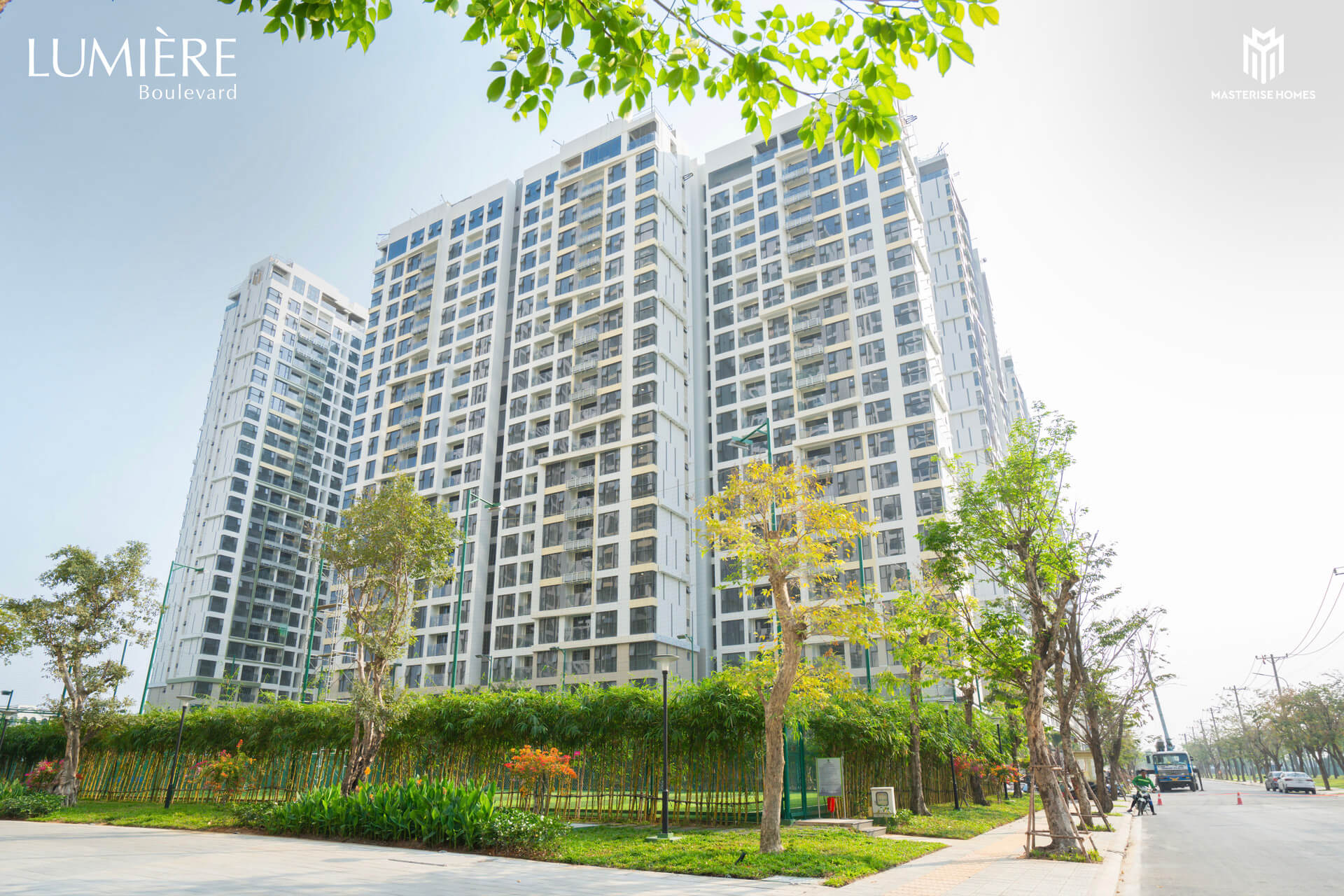 những mảng xanh ngoại khu và nội khu của LUMIÈRE Boulevard. Đội ngũ Masterise Homes đang phối hợp chặt chẽ với các đối tác để hoàn thiện nhanh nhất tiện ích nội khu.