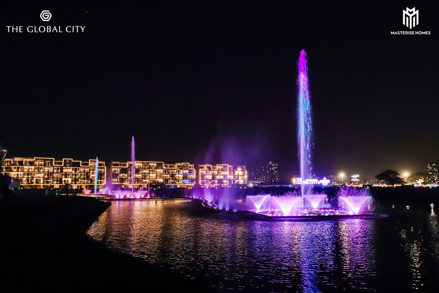 Hợp tác giữa Masterise Homes và Heineken, Sự kiện đón năm mới "Luxury Countdown Party 2024“ đã thu hút hơn 50.000 người dân đến xem pháo hoa, nhạc nước và đêm nhạc hoành tráng.