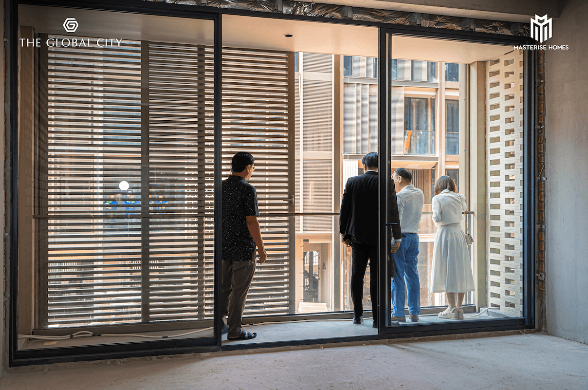 Các căn nhà phố SOHO liên tục được bàn giao. Gia chủ nhận nhà đều hài lòng với thiết kế độc đáo, chất lượng hoàn thiện vượt mong đợi, vỉa hè rộng rãi rất phù hợp với việc kinh doanh cũng như sinh sống.